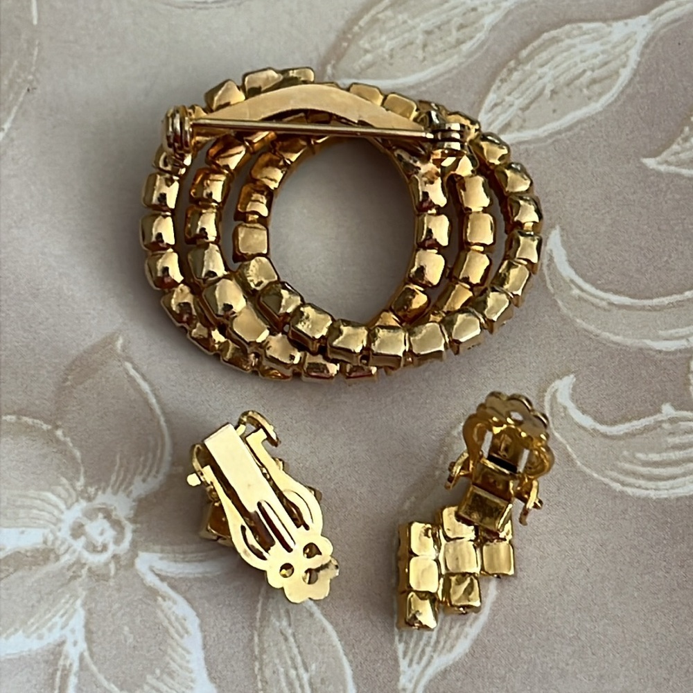 Vintage three ring prong set rhinestone brooch clip earring set uranium glass - Picture 6 of 7